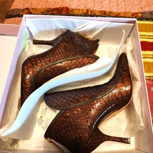 Louise et Cie size 8.5 glossy cocoa bootie with 3" heel
